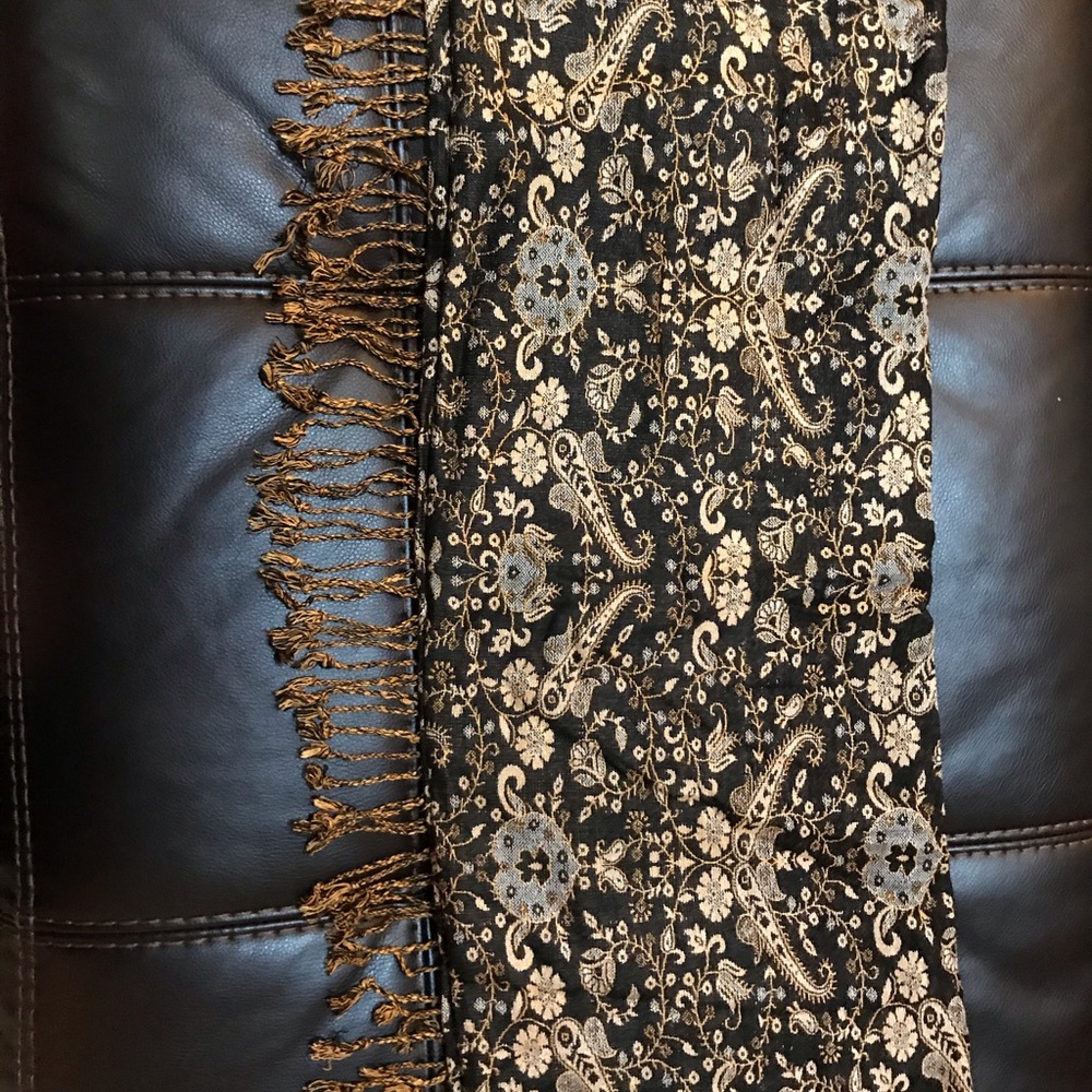 HOST PICK 10/15🎈Gorgeous Scarf - Picture 2 of 8